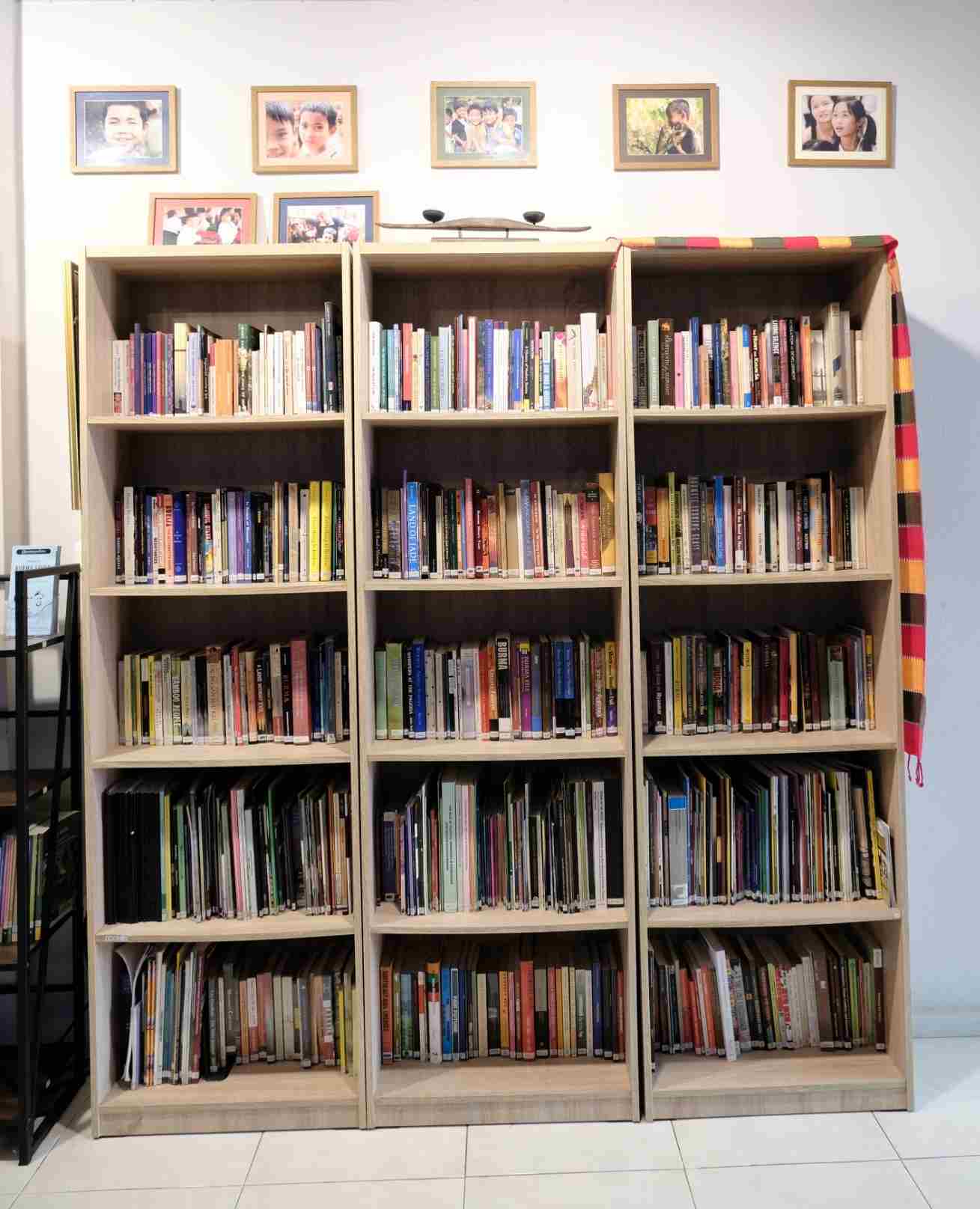 BSC library shelves